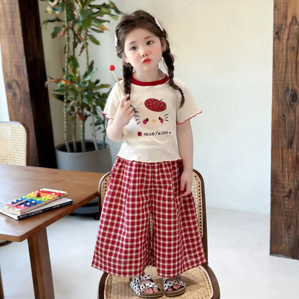 

Костюм Sanrio Hello Kitty для девочек, новинка 2026 года, детский летний комплект из 2 предметов: футболка с коротким рукавом и клетчатые брюки, повседневная корейская одежда для малышей