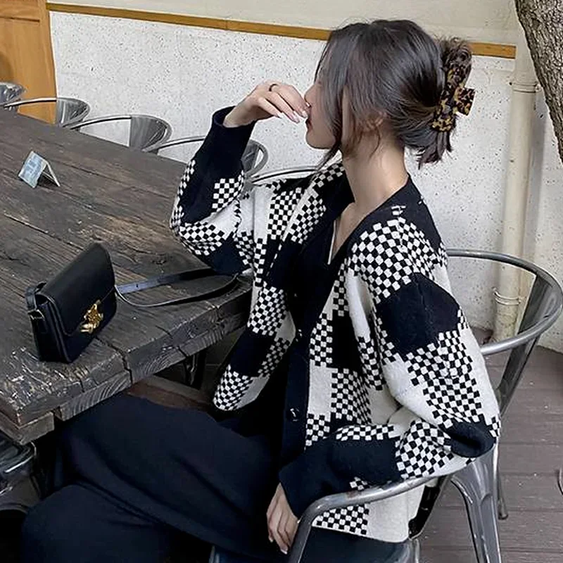 

Sweaters Women Plaid V-Neck Long Sleeve Knitting Cropped Feminino Cardigan Loose-fitting Korean Style Comfortable Gentle Fashion