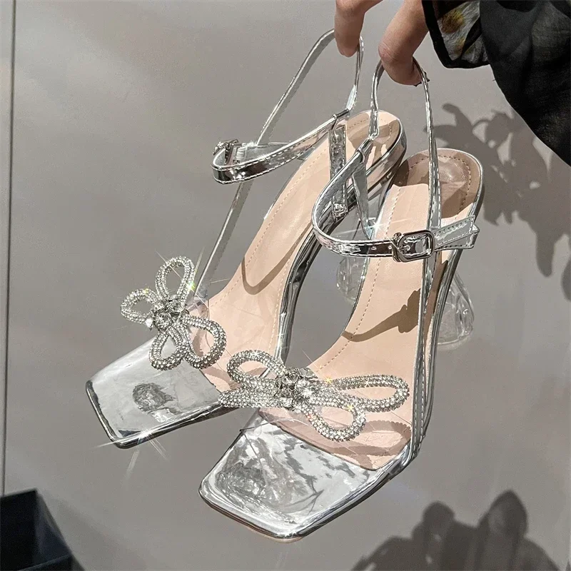 

Aneikeh модные женские сандалии с узлом-бабочкой и пряжкой на ремешке, прозрачные туфли на высоком каблуке с квадратным носком и кристаллами, вечерние туфли Zapatos De Mujer