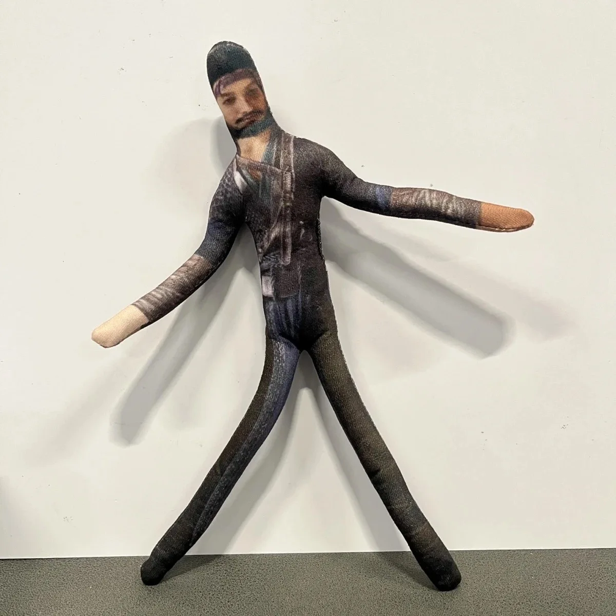 

Yanyun Sixteen Voices Knife Brother Zhao Guangyi Jiang Wulangzhou Cosplay with Iron Wire Skeleton, Limb Separation Abstract