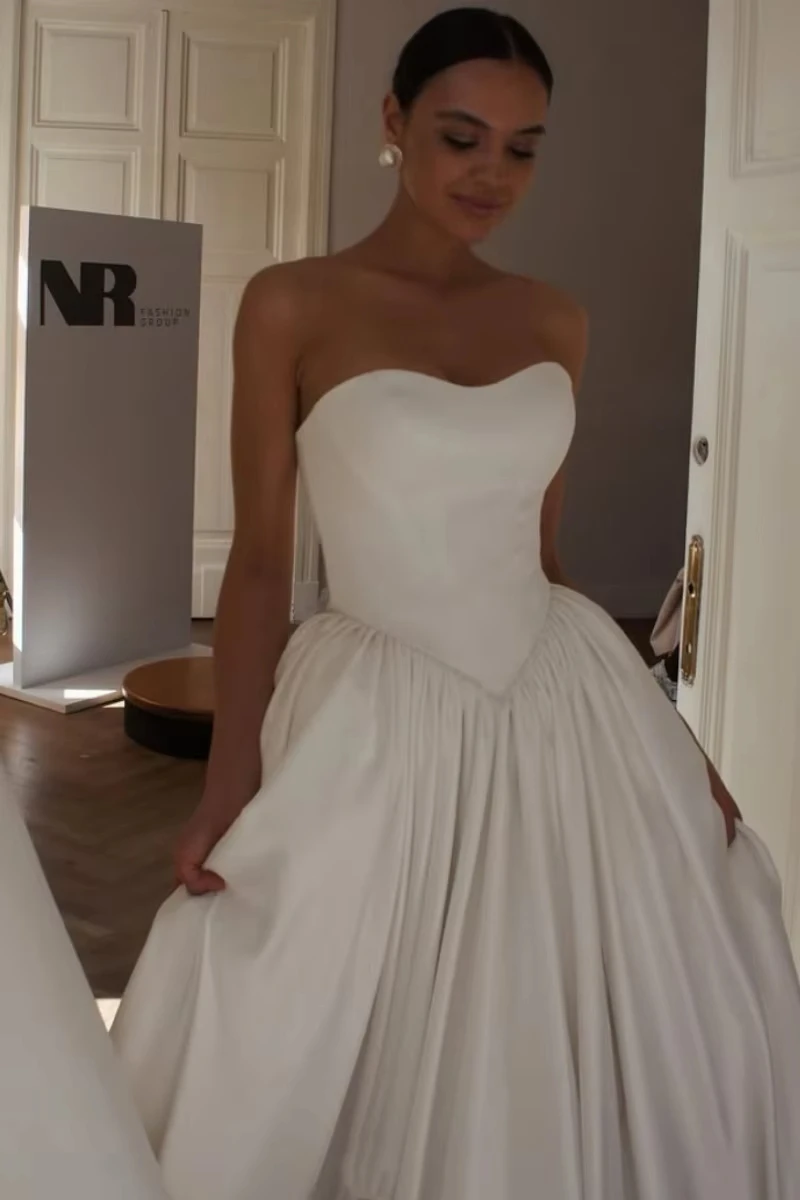 فساتين سهرة ماريسا للحفلات الفاخرة خط الزفاف الأبيض فساتين لحضور الحفلات الموسيقية الأنيقة 2025 مصنوعة حسب الطلب بدون أكتاف بدون أكمام