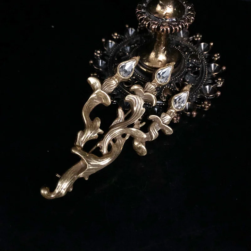 Fashion Retro Style Jewelry Old Gold Brooch Candlestick Design Inlaid Rhinestone Exquisite Versatile Elegant Pin Female