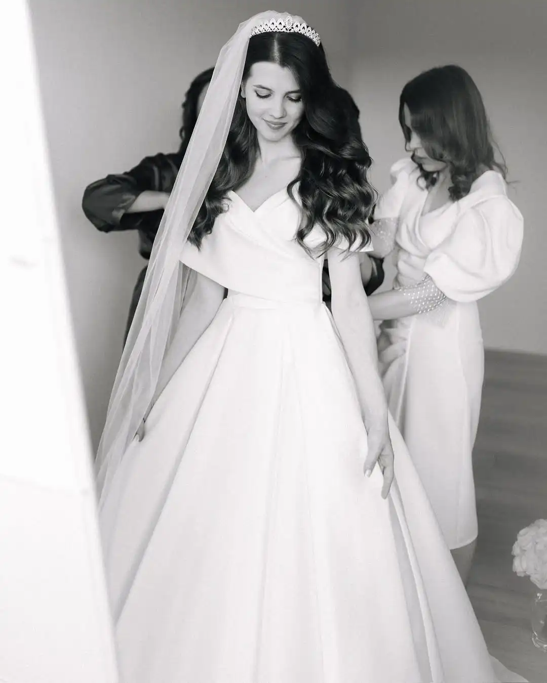 MD Elegant Off Shoulder A-line Wedding Dress Satin Pleat Ball Gown Short Sleeves Corset Bridal Gown Vestido De Noiva Customized