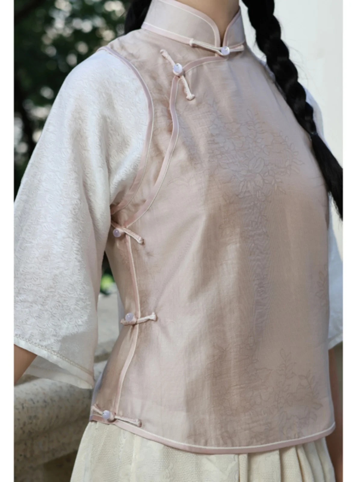 

Chinese Sle Svel Top Fake Two-Piece Meat Color Girl Artistic Retro Slimming Daily Commuting Republic of Chi