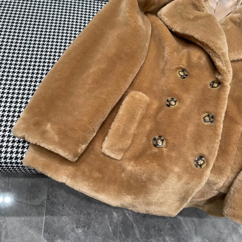 2024 Autumn/Winter New Women\'s Coat Fashion Luxury Loose Plush Coat Double breasted Short Leather Coat Expensive Retro Girl Feel