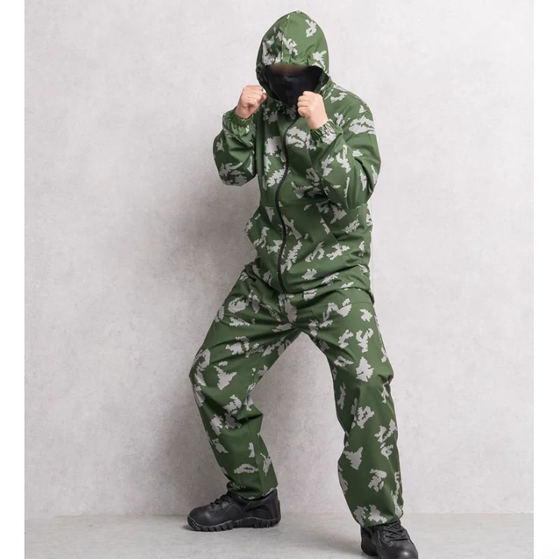 traje-de-camuflaje-militar-ruso-con-flores-blancas-patron-verde-aleman-pequeno-ropa-de-proteccion-solar