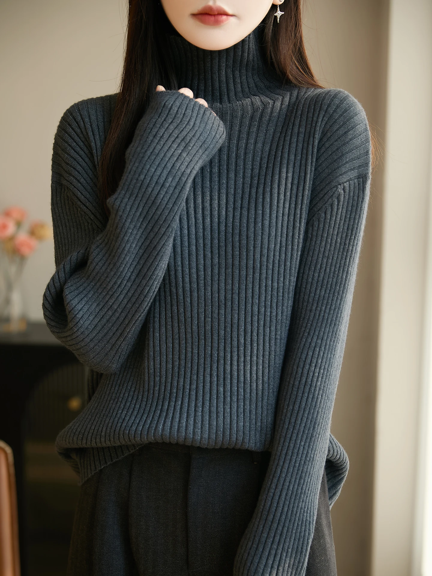 เสื้อสเวตเตอร์ถักคอสูงสำหรับผู้หญิง ให้ความอบอุ่น กระชับสัดส่วน ใส่เป็นเสื้อตัวในได้ รุ่นใหม่ สไตล์ลำลองสำหรับฤดูหนาว ทรงหลวม นุ่ม สวมใส่สบาย แขนยาว