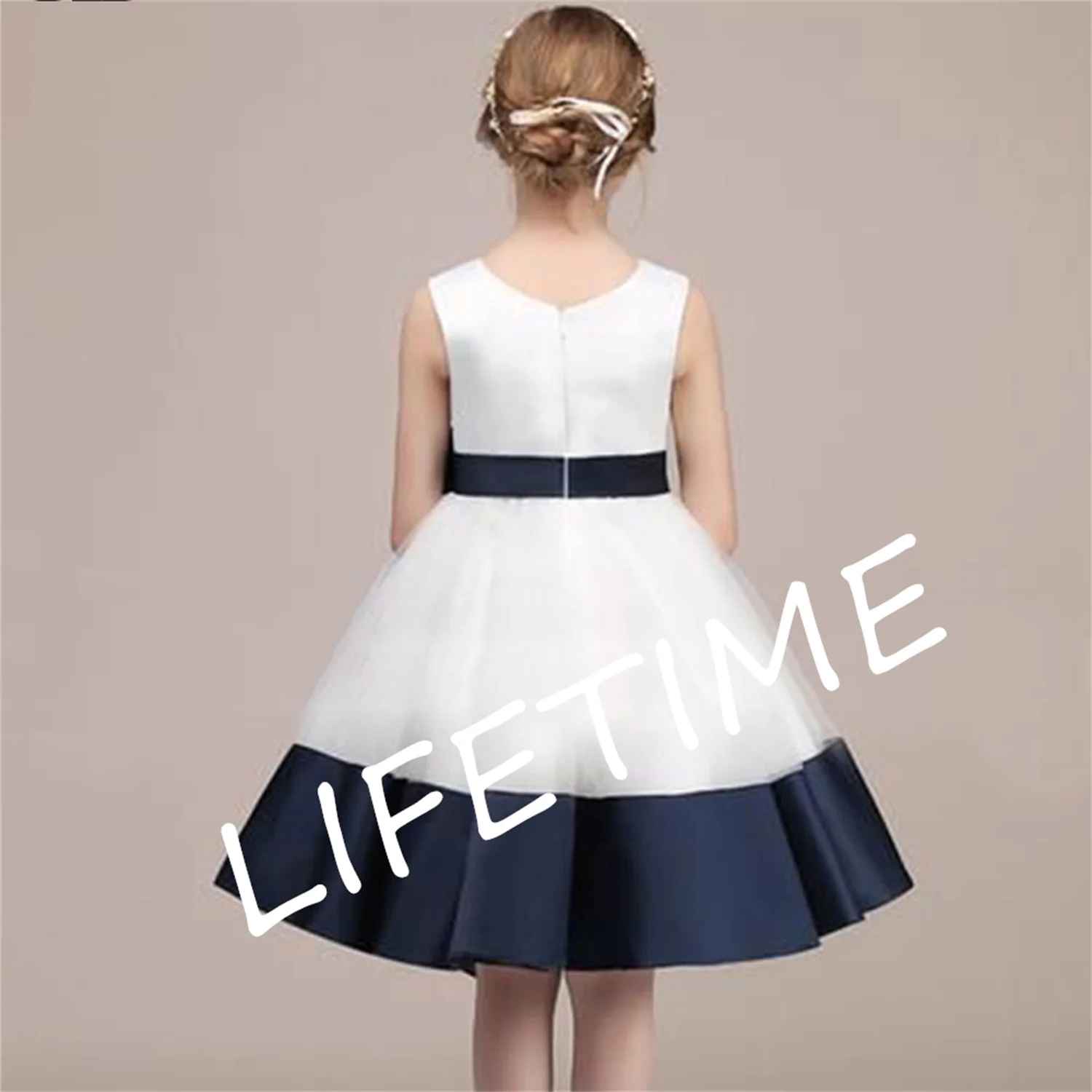 

Vintage White Navy Blue Decent Flower Girl Dress 2019 Front Bow Knot Sash Bottom Blue Trim Princess Wedding Communion Gown