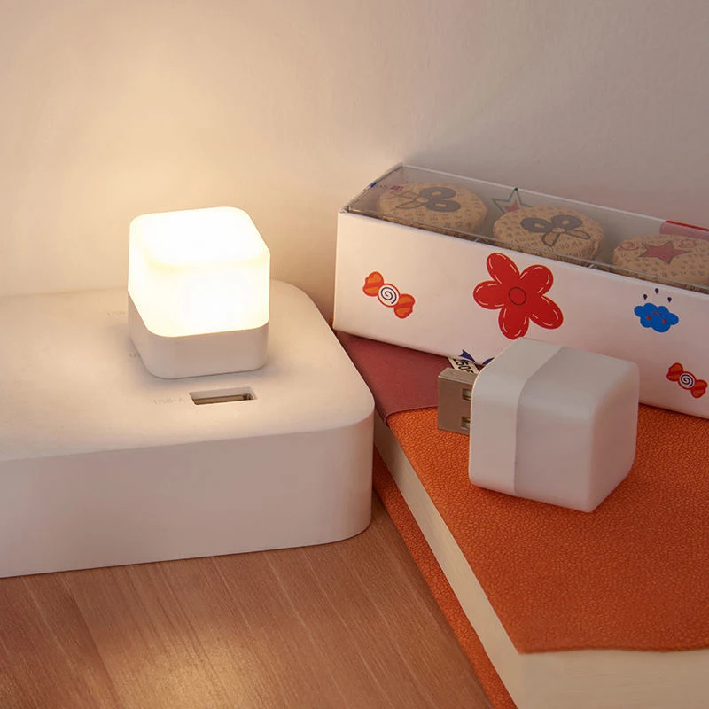 1 pz USB Plug Lamp Mini LED Night Light Power Bank ricarica luci del libro piccole lampade rotonde per la protezione degli occhi da lettura attrezzatura da campo