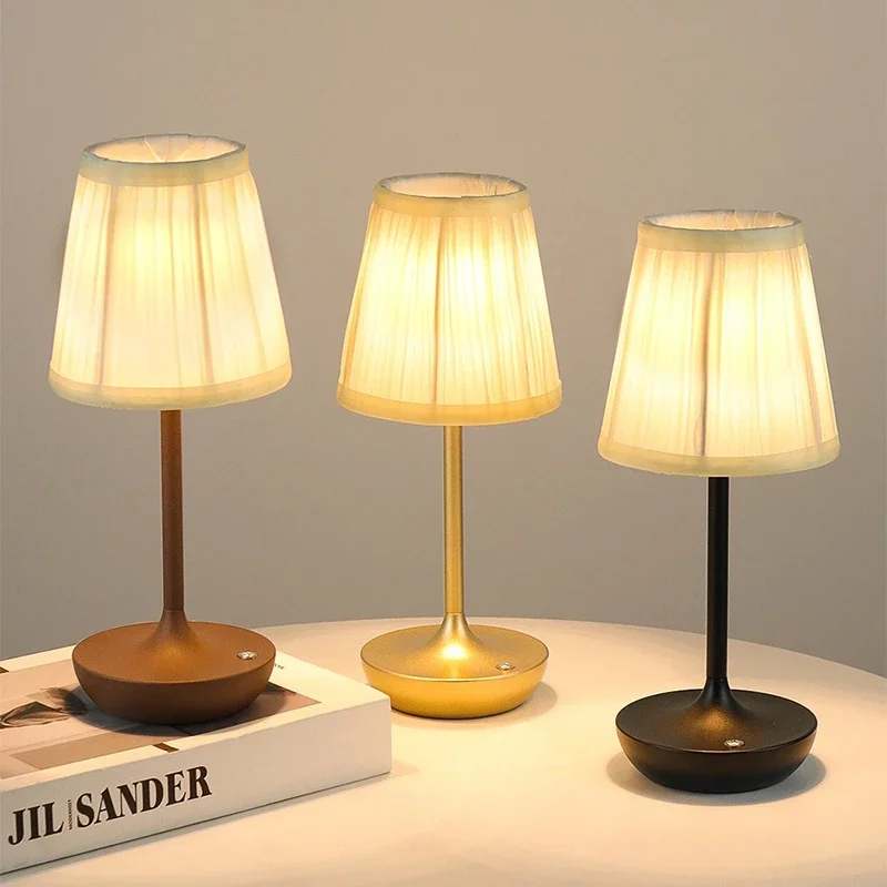

Retro Led Table Light Luxury Fabric Study Bedroom Restaurant Atmosphere Light Bedhead Decoration Rechargeable Deco Led Desk Lamp