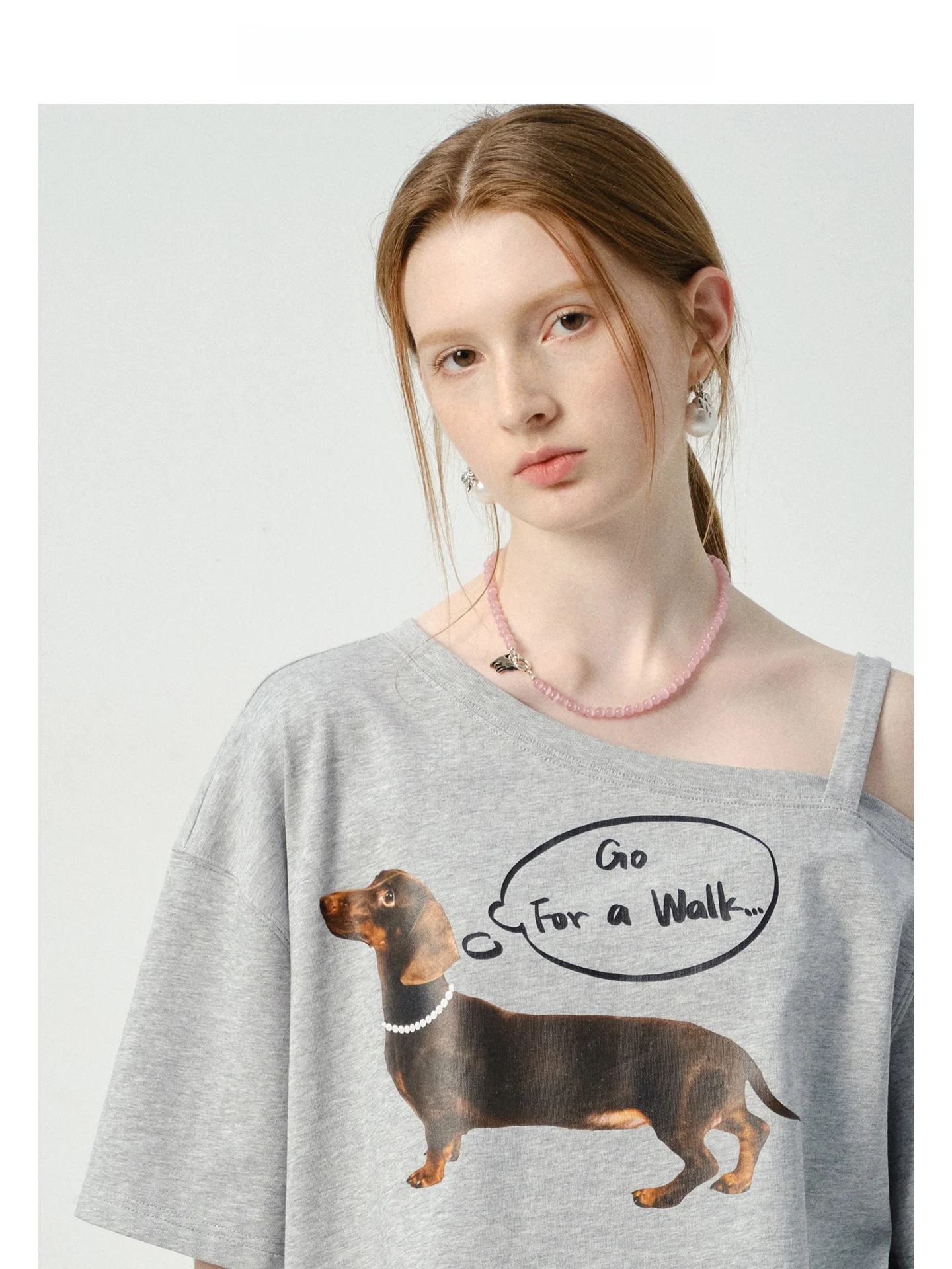 

Футболка VEGA CHANG с коротким рукавом и принтом таксы, летняя коллекция 2026, универсальный топ с асимметричным плечом для женщин