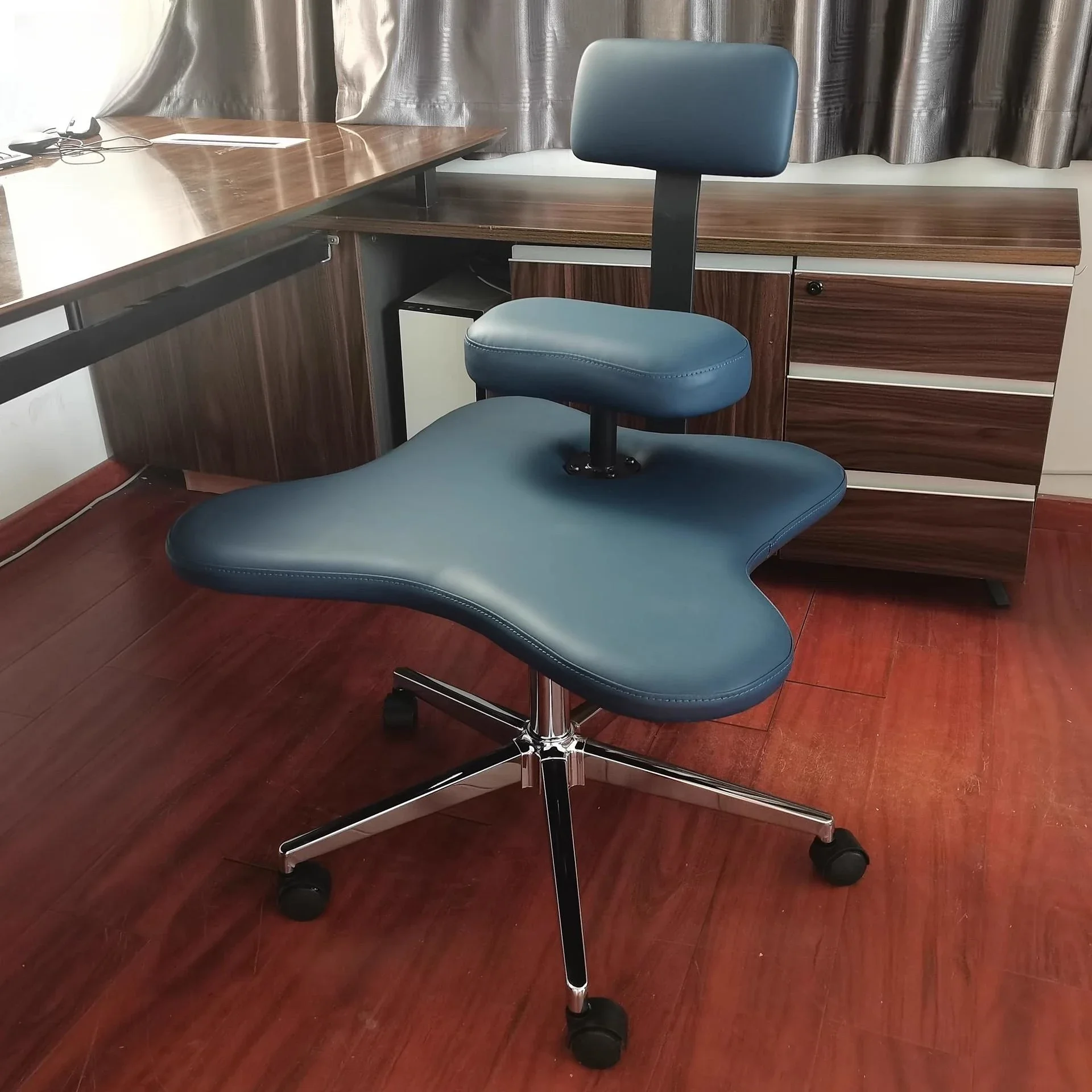 Ergonomic Cross Leg Chair with Wheels, Multifunctional Kneeling Chair, Adjustable Height, Office Computer Chair