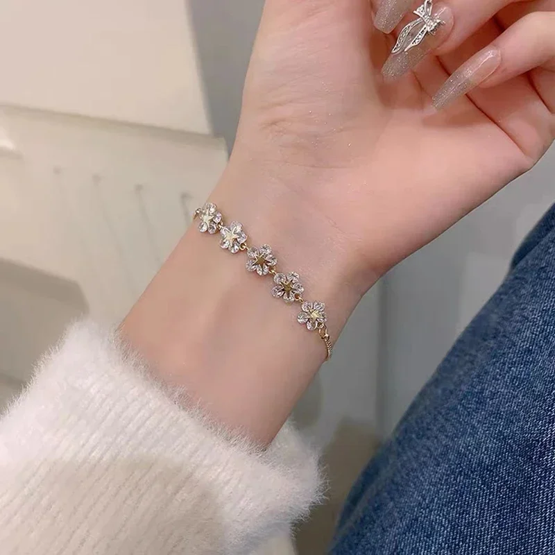 رائعة حجر الراين سوار السيدات أزياء نجوم زهرة سحر السوار أساور الذهب اللون قابل للتعديل الإسورة مجوهرات الزفاف