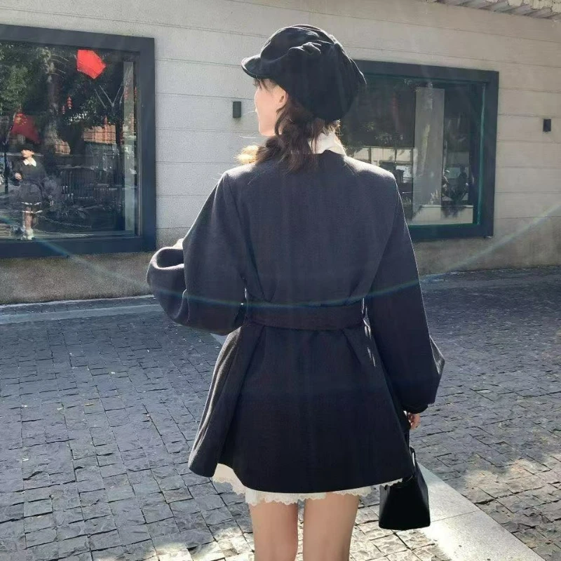 Cappotto di lana girocollo da donna 2026 Autunno/Inverno Nuovo stile Manica a lanterna Giacca calda di lana con lacci in vita per le donne