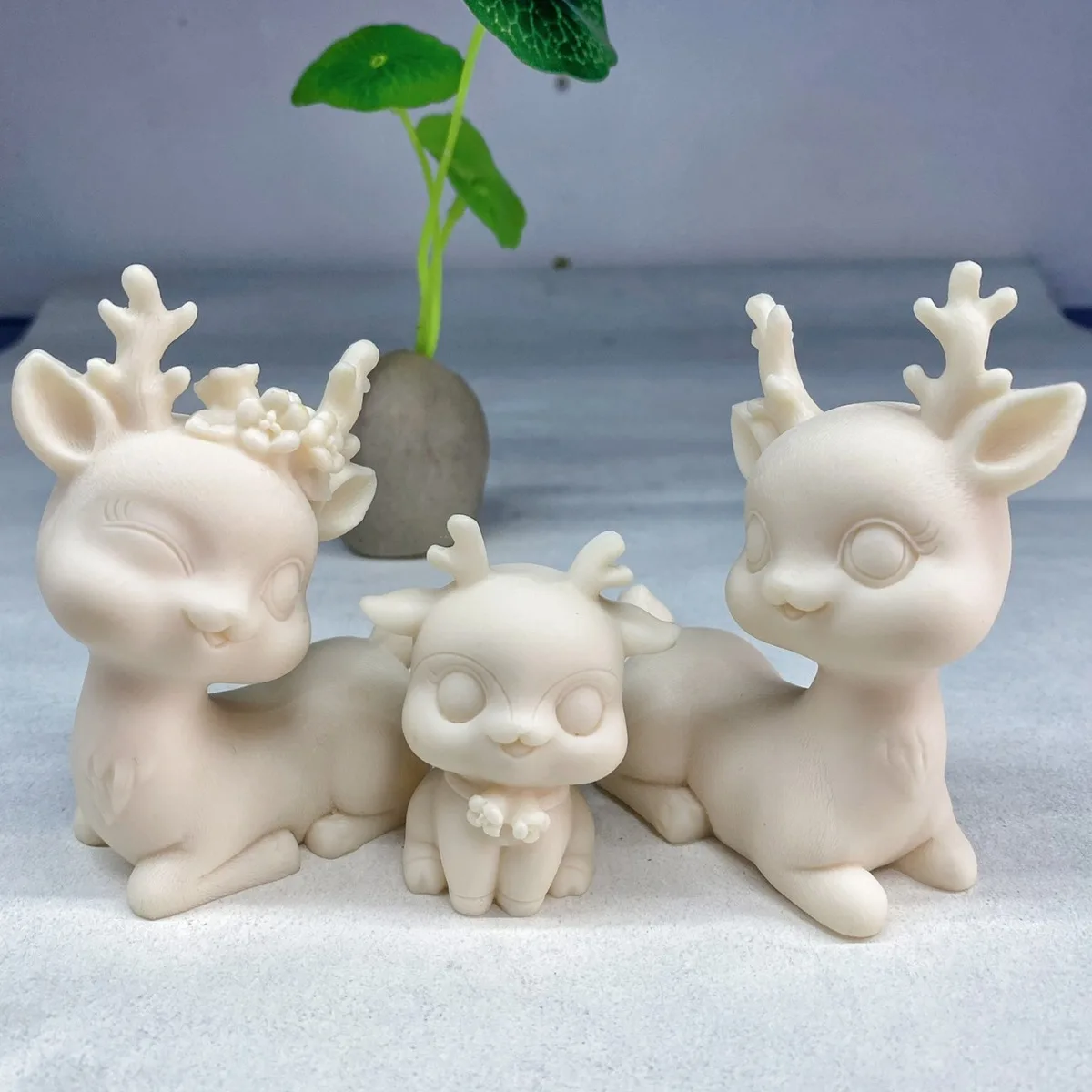 Ivory Nut Carved Cute Deer Figurine Creative Animal Ornament Tea Pet Car Desktop Home Decor Craft Collectible Gift