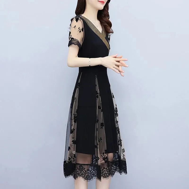 Dress 2024 New  Summer Cover Belly Women French Age-Reducing V-Neck Short-Sleeved Mesh Stitching Embroidery Little Black Dress