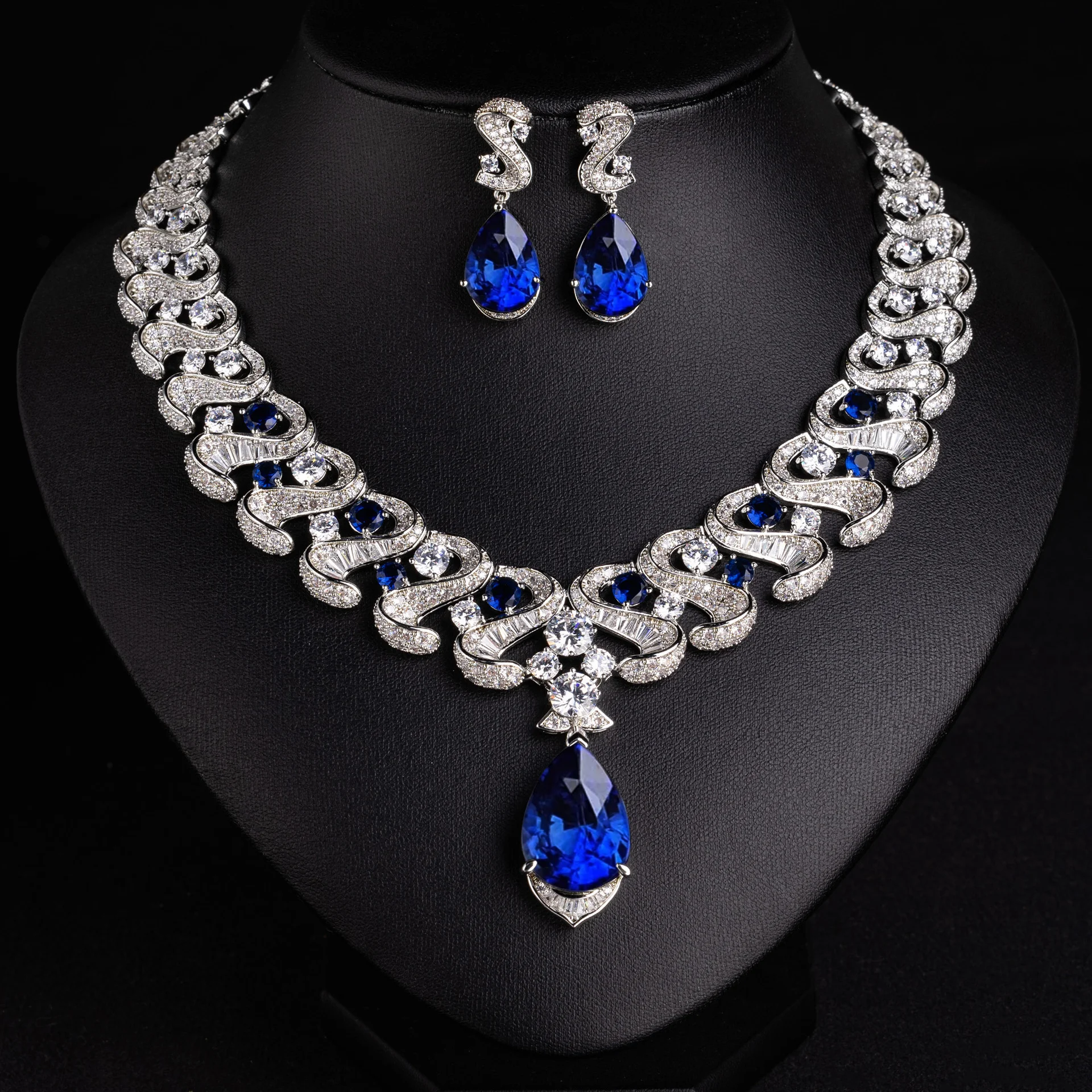 

European Hip-hop Zircon Jewelry Set Luxury Water Drop Necklace Earrings Bridal Wedding Dinner Accessories Two-piece Set