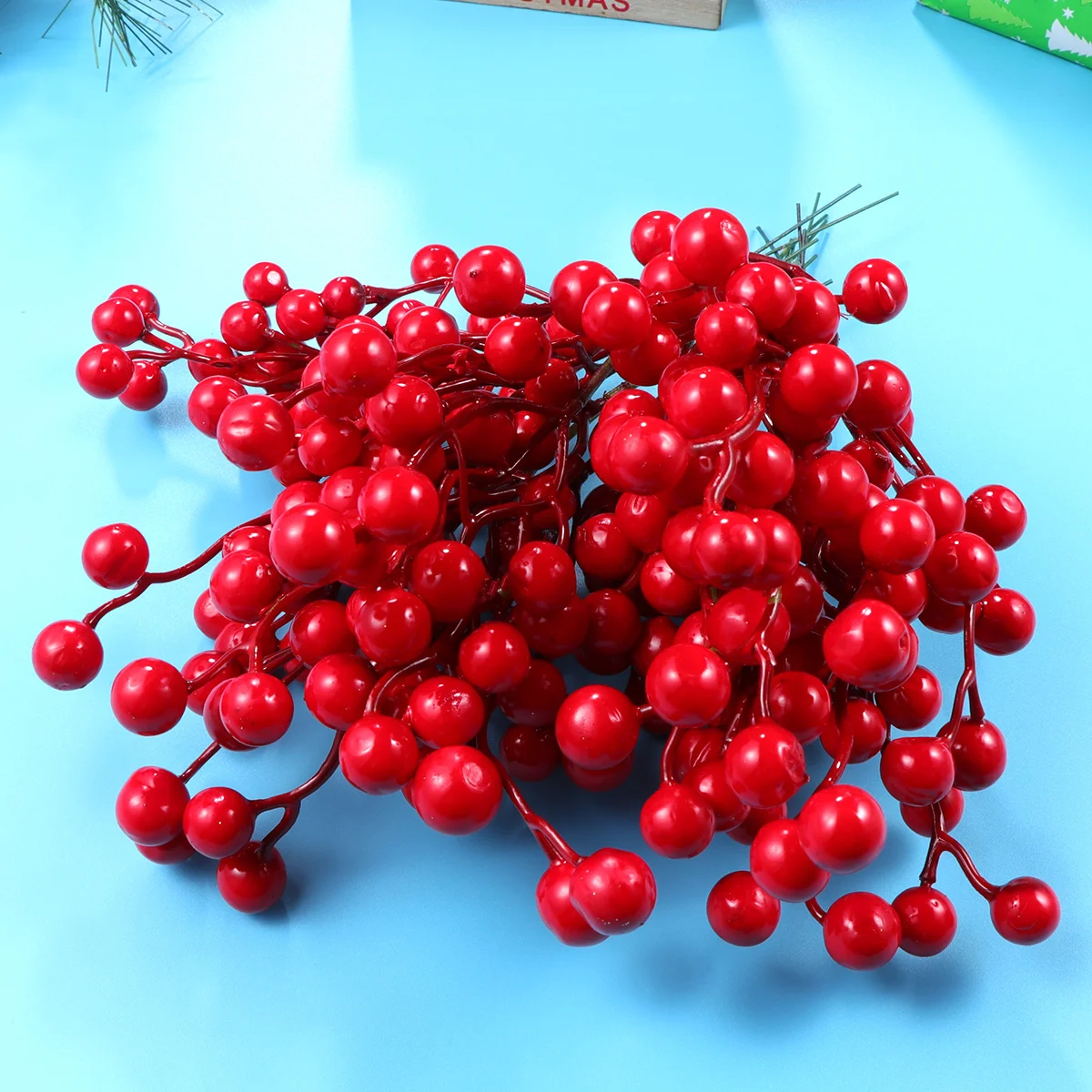 

16Pcs Artificial Berries Picks Red Simulation Berry Stems for Christmas Decorations Wreaths Centerpieces Garland DIY Holiday