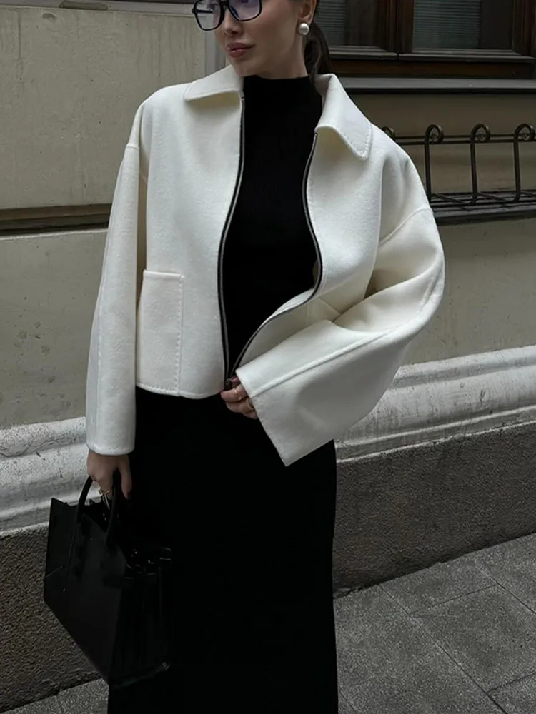 Women Chic White Lapel Zipper Jacket Elegant Long Sleeved Loose Pocket Outerwear 2024 New Lady Commuting Office Street Coats