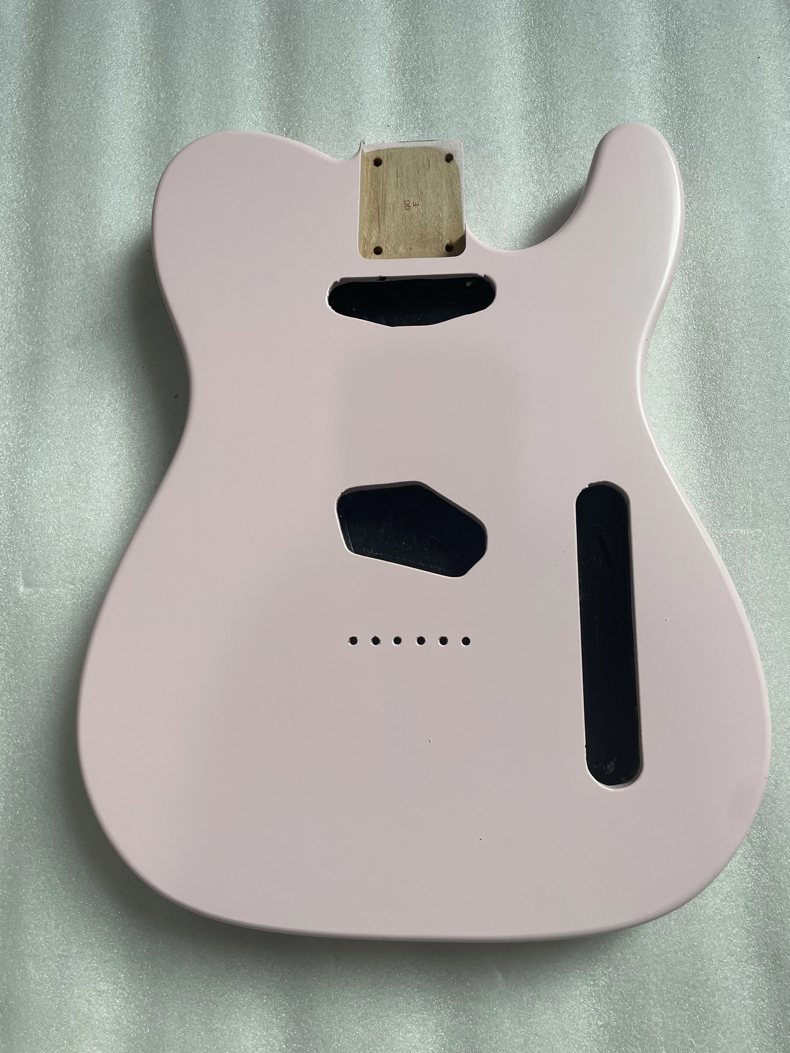 

Matte Finished Electric Guitar Body Alder, Right Hand Raw Materials, DIY and Replace, Rare Pink Color, High Quality, 5.56cm