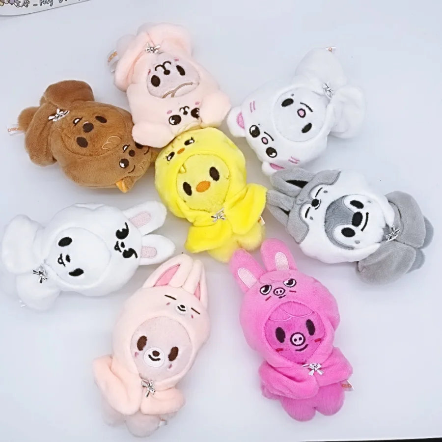 

Плюшевый брелок-кукла SKZOO в плаще, 10 см, сувенир с концерта, мягкий плюшевый аксессуар, идеальный подарок для друзей и близких.