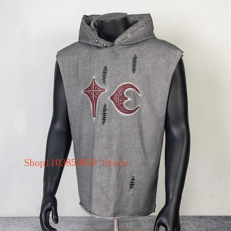 

Men All-match Hooded Vest Thug Club Tops Wash Do Old Individuality Cutting Hole Embroidery Logo Printing Hat Vest
