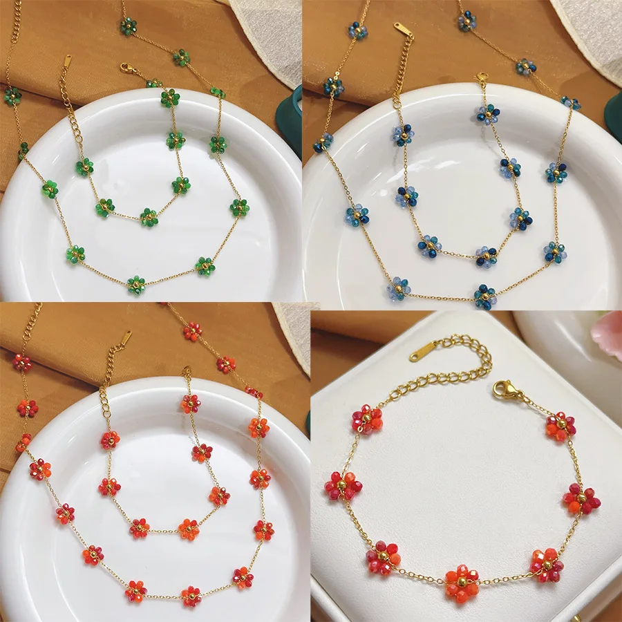 

Набор украшений: богемное ожерелье, браслет и браслет на ногу с бусинами, ручной работы, для девочек, с цветами, стеклянными бусинами и цепочкой из титановой стали.