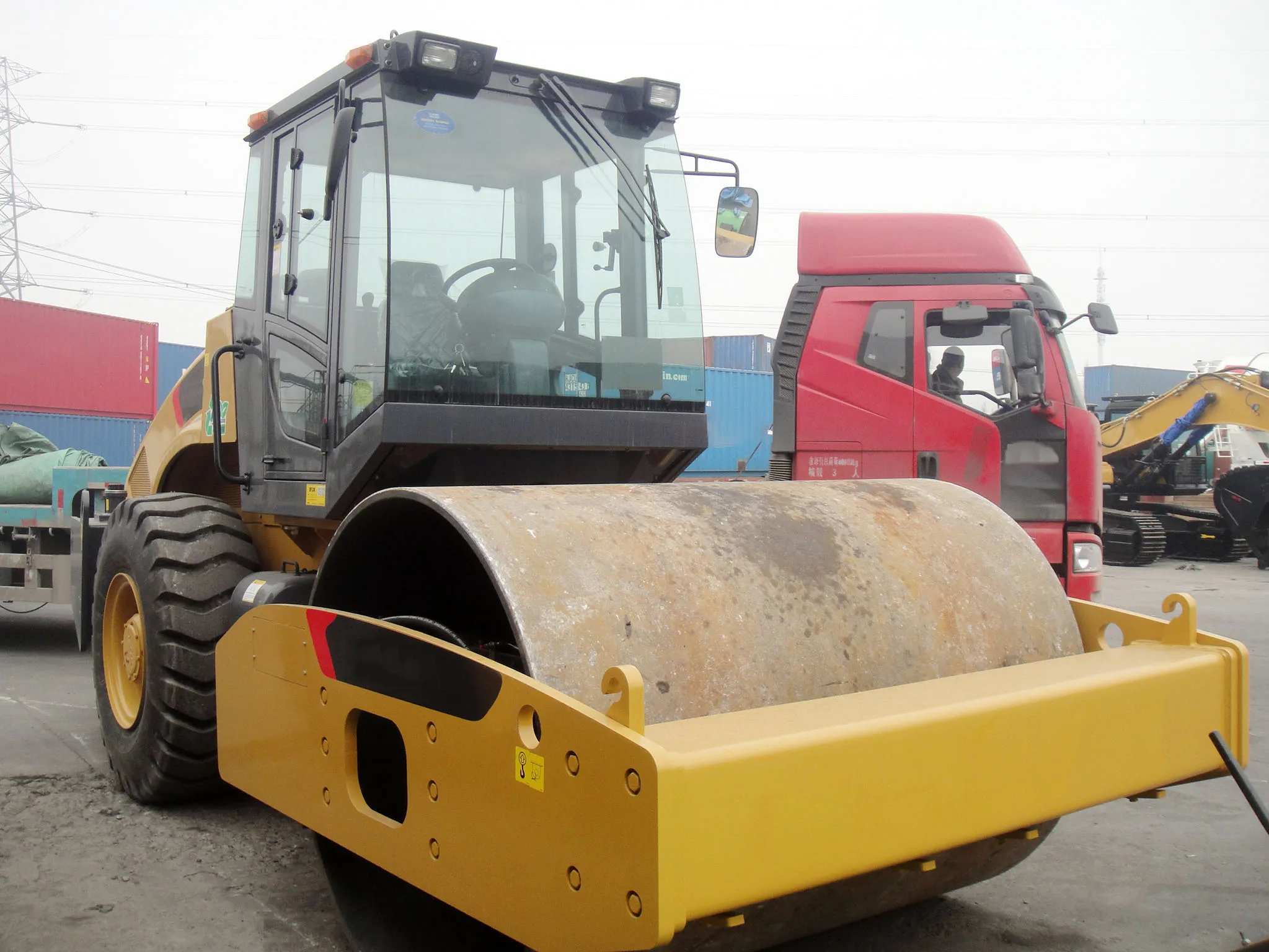 Chinesische 14T Single Drum Vibration Road Roller XS143J Bodenverdichtungsausrüstung mit Ersatzteilen