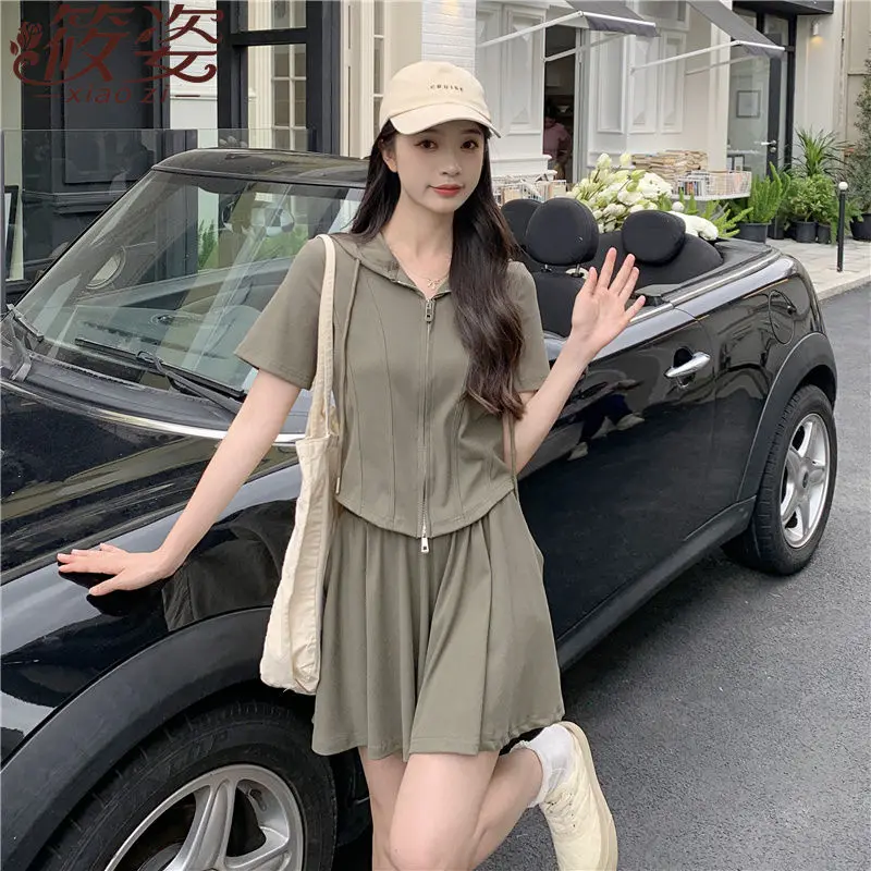 

Y2K Sportswear Set Leisure Female Summer Attire Appear Thin Cover Meat Loose Fitting Wide Legs Shorts Crop Top Zipper SolidColor