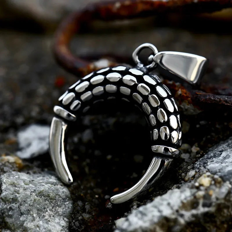 

New Design Moon Shape Choker Necklace For Men Women Vintage Stainless Steel Wolf Tooth Pendant Fashion Biker Jewelry Wholesale