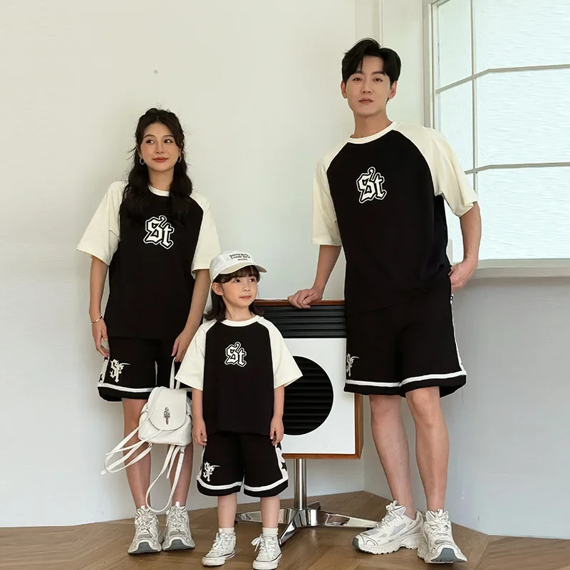 

Dad Mom and Daughter Son Matching T Shirts Shorts Family Sets Fashion Korean Style Two Piece Outfits Children Clothes 2024