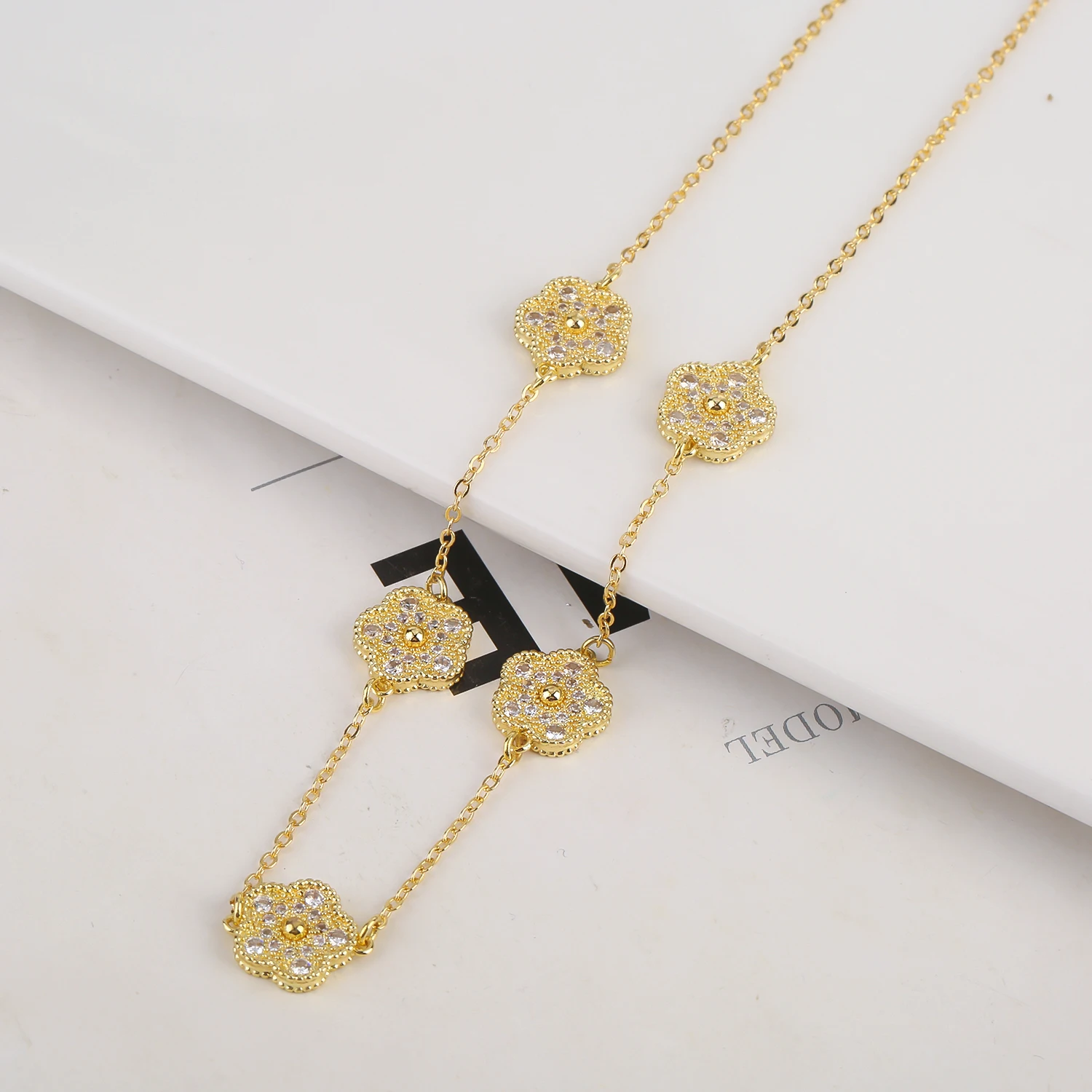 Micro Inlaid New Zircon Women's Plant Five Leaf Flower Petal Pendant Necklace Luxury 18K Natural Stone Jewelry Luxury Clover