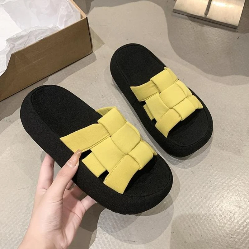 

Summer 2025 Fashion Thick Bottom Woven Anti-slip Heightening Slippers Outdoor Wear High-End Simple Flat Beach Sandals