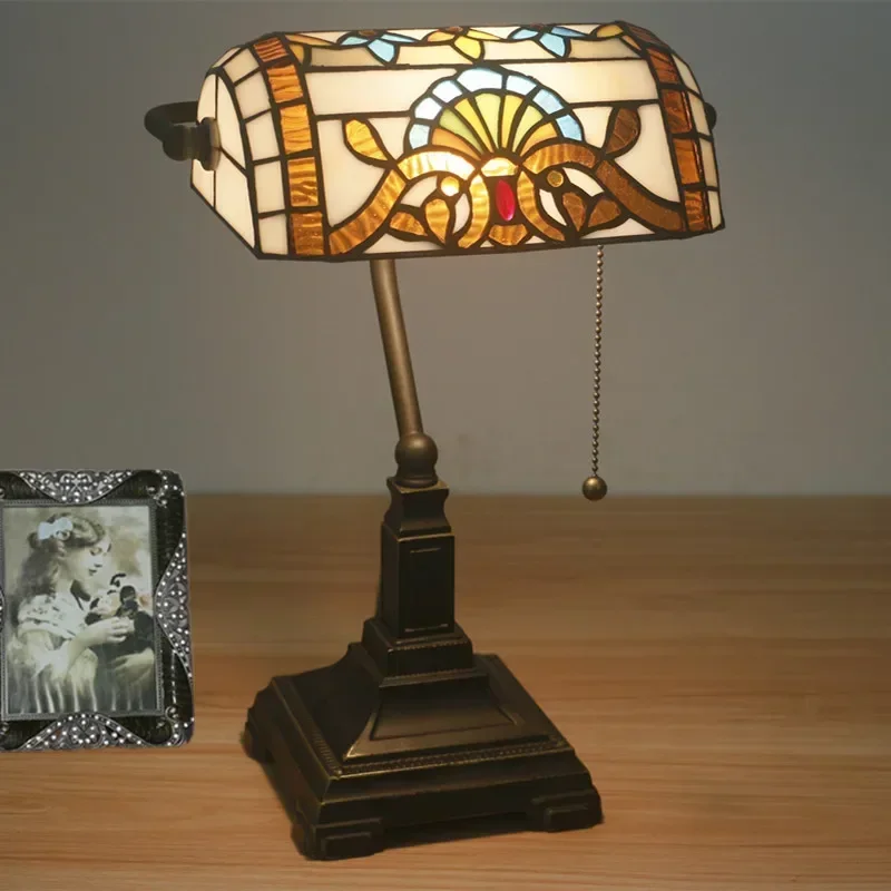 Tiffany Retro Table Light Bedroom Standing Lamps Stained Glass Lighting Fixtures Nordic Mediterranean Baroque Home Decor Fixture