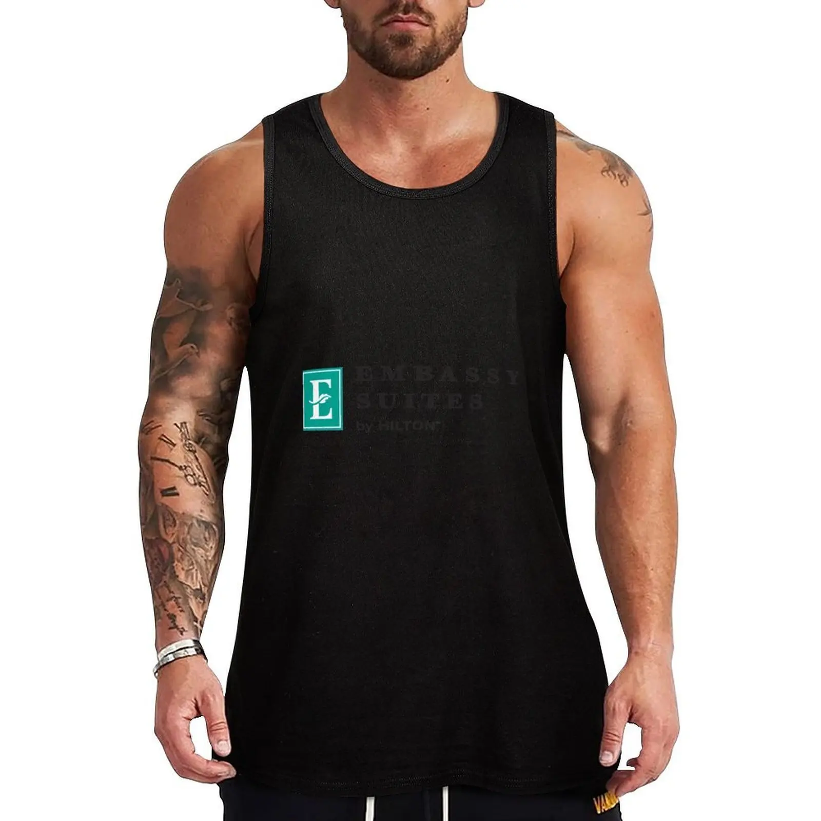 Camiseta sin mangas Embassy Suites con estampado gráfico creativo y diseño artístico