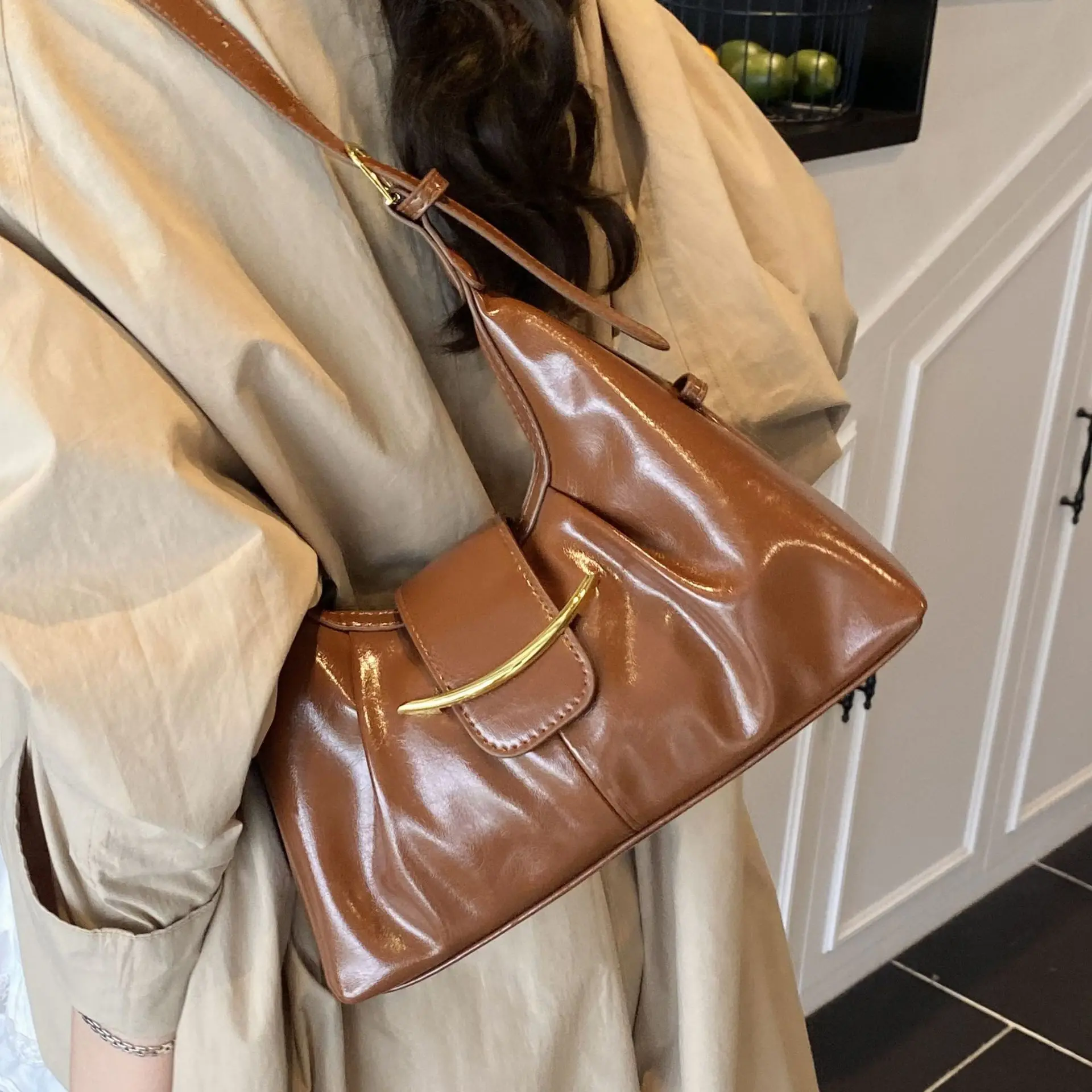 

2025 French Vintage Underarm Bag for Women Minimalist Shoulder Crossbody Purse Fashionable Handbag