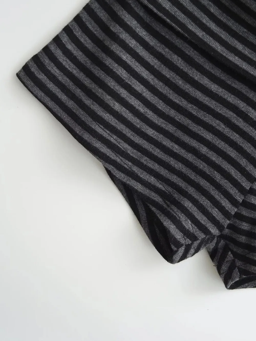 Neue gestreifte Shorts mit niedriger Taille, gestreiftes Muster, hohe Elastizität, lässige Shorts, bequeme kurze Shorts für Damen – Detail 4