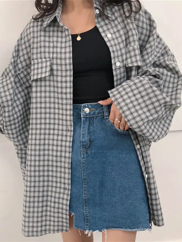 Checked Shirt Women Retro Oversized Blouses Ladies Loose Plaid Jacket Shirt Korean Female Tops Long Sleeve Women Tunic Outwear