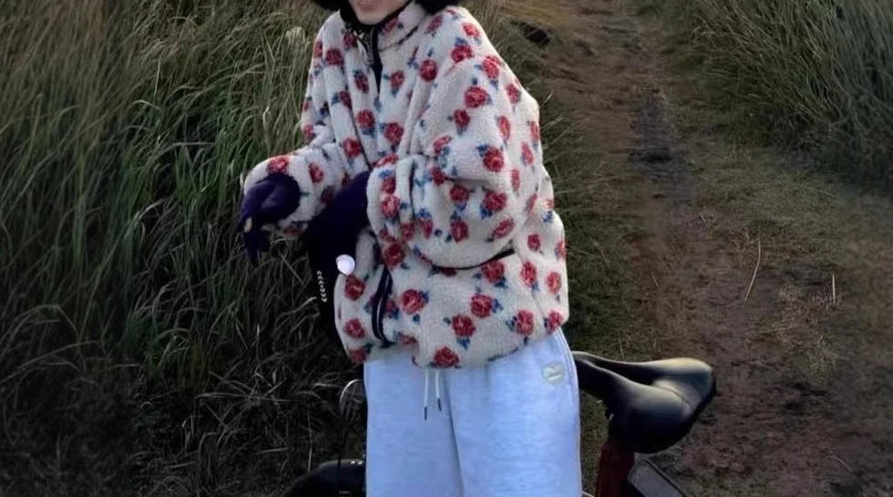 2025 Winter New Rose Shake Fleece Retro Warm Zipper Casual Coat