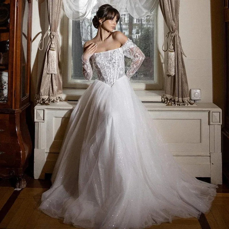 

Exquisite Tulle A-Line Lace Appliques Wedding Dress Sexy Strapless Floor Length Pleat Off The Shoulder Sexy Backless Customized