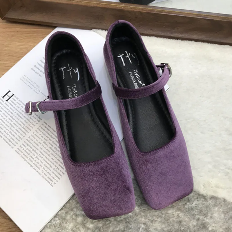 2024 Fioletowe modne damskie aksamitne płaskie buty damskie Square Toe Shallow Buckle Casual Ballet Shoes Slip-on Outdoor Mary Jane Shoes