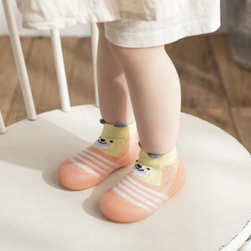 Calzini da pavimento per bambini con motivo animale suola in Silicone antiscivolo scarpe da bambino per cartoni animati carini scarpe da bambina in cotone Casual traspirante