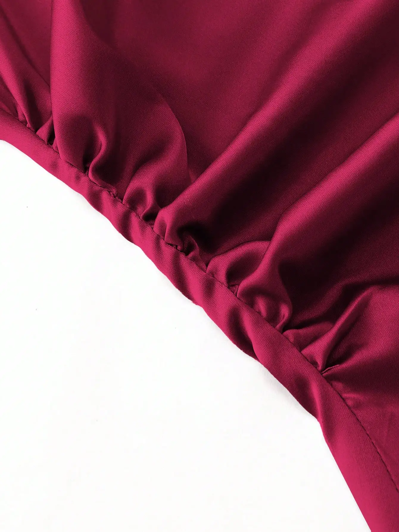 เสื้อเบลาส์ผ้าซาตินสีพื้นแบบมีจีบผูกโบว์ที่เอว รุ่น Modelyn เสื้อเบลาส์ผ้าซาตินมีโบว์ เสื้อเบลาส์สีแดงเข้ม เสื้อเบลาส์ผ้าซาตินสีแดงเข้ม