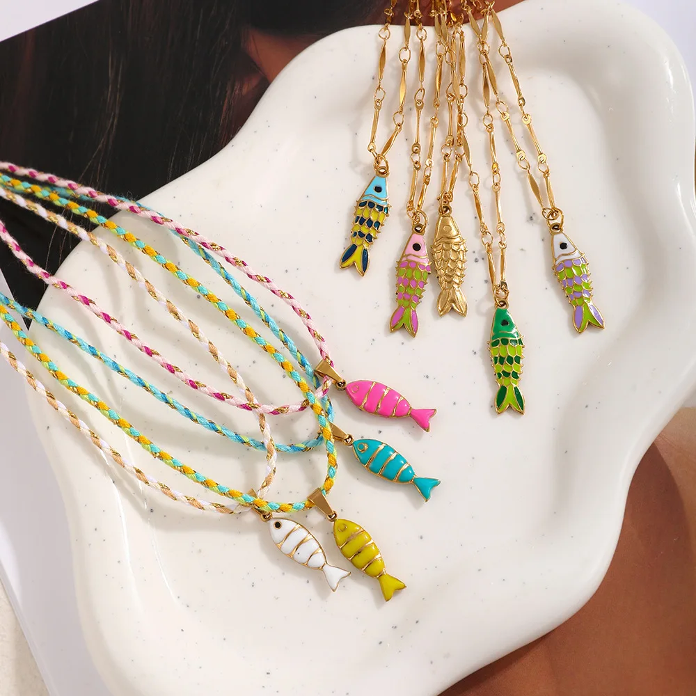 المحيط نمط الملونة التيتانيوم الصلب الملونة الأسماك الصغيرة المرأة قلادة بالتنقيط النفط كوي قلادة قلادة متعددة الاستخدامات للحزب