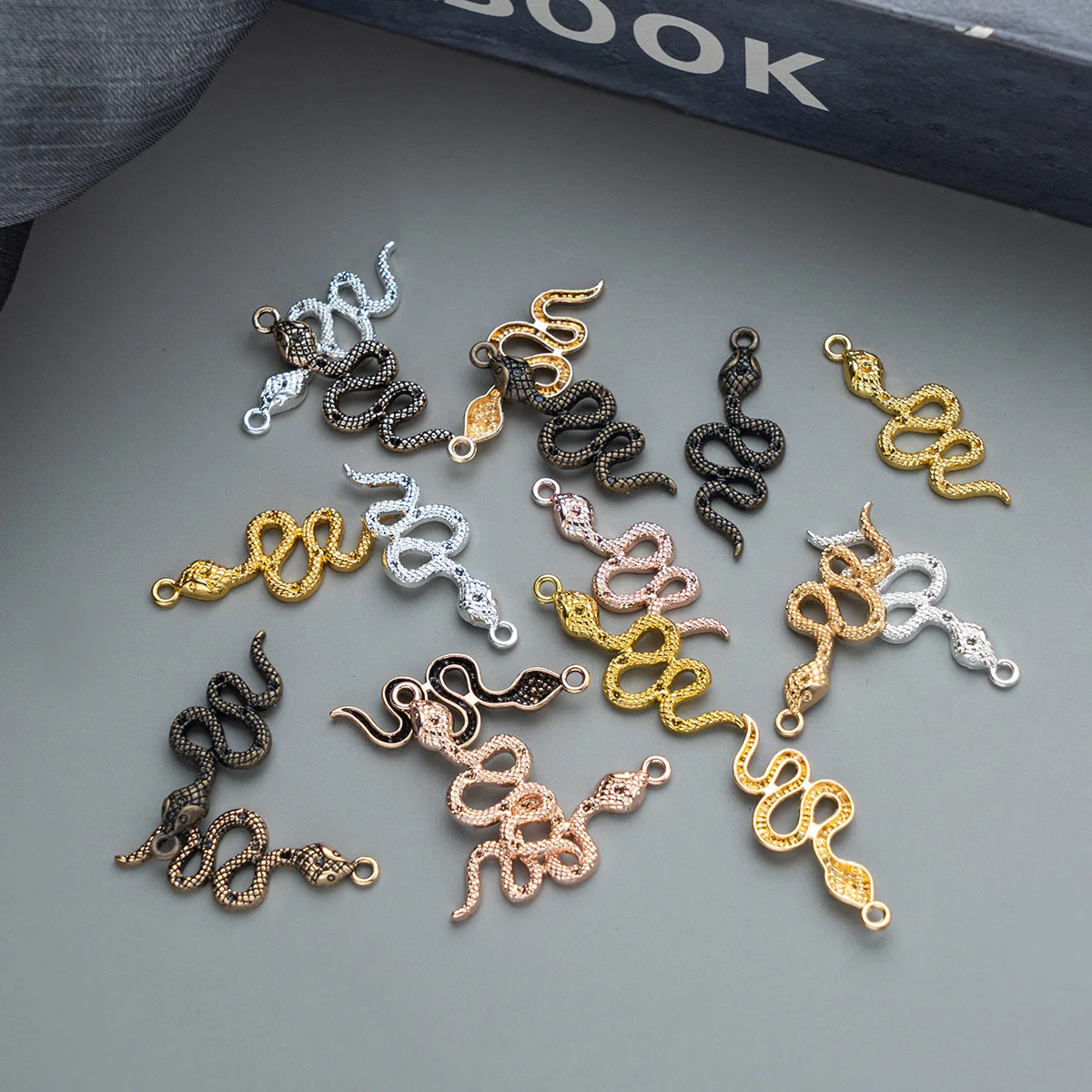 10pcs/lot Zinc Alloy Cobra Snake Charms Pendants For DIY Fashion Jewelry Making Finding Accessories