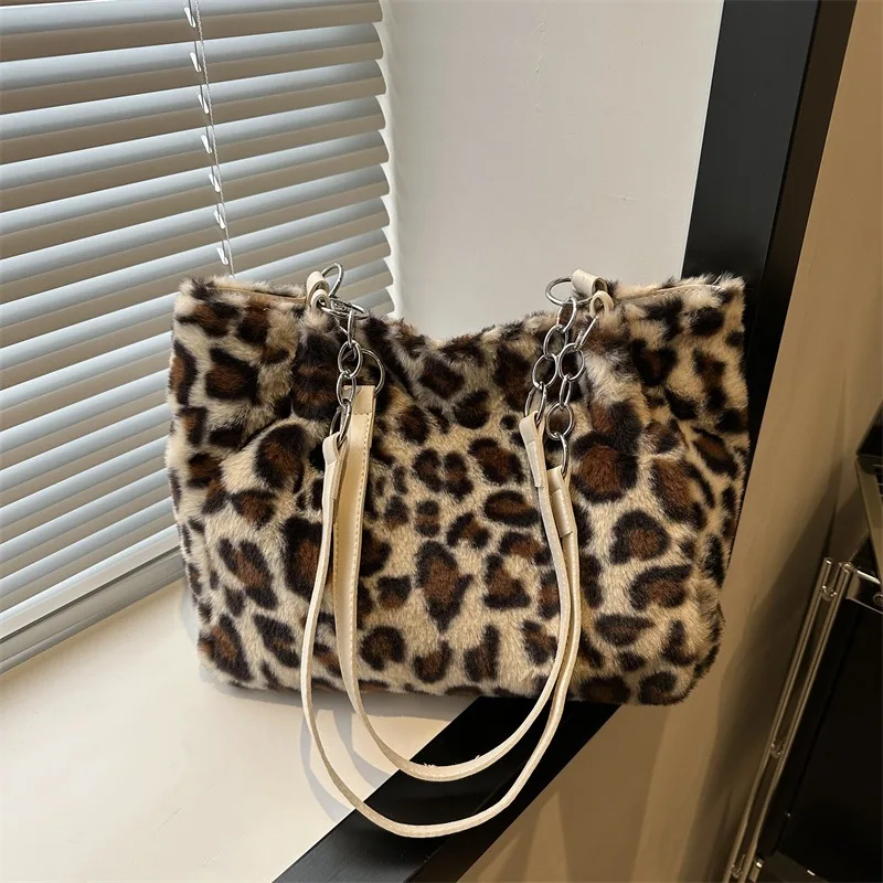 Versatile simple large-capacity bag 2025 new autumn and winter tide fashion leopard print plush tote bag atmospheric fluff shoul image 6