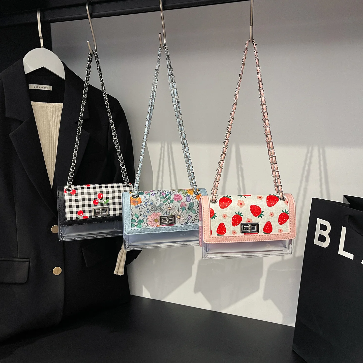 

High-Value Shoulder Bag - Retro Printed Light Luxury Premium, Versatile Crossbody & Handheld Bag