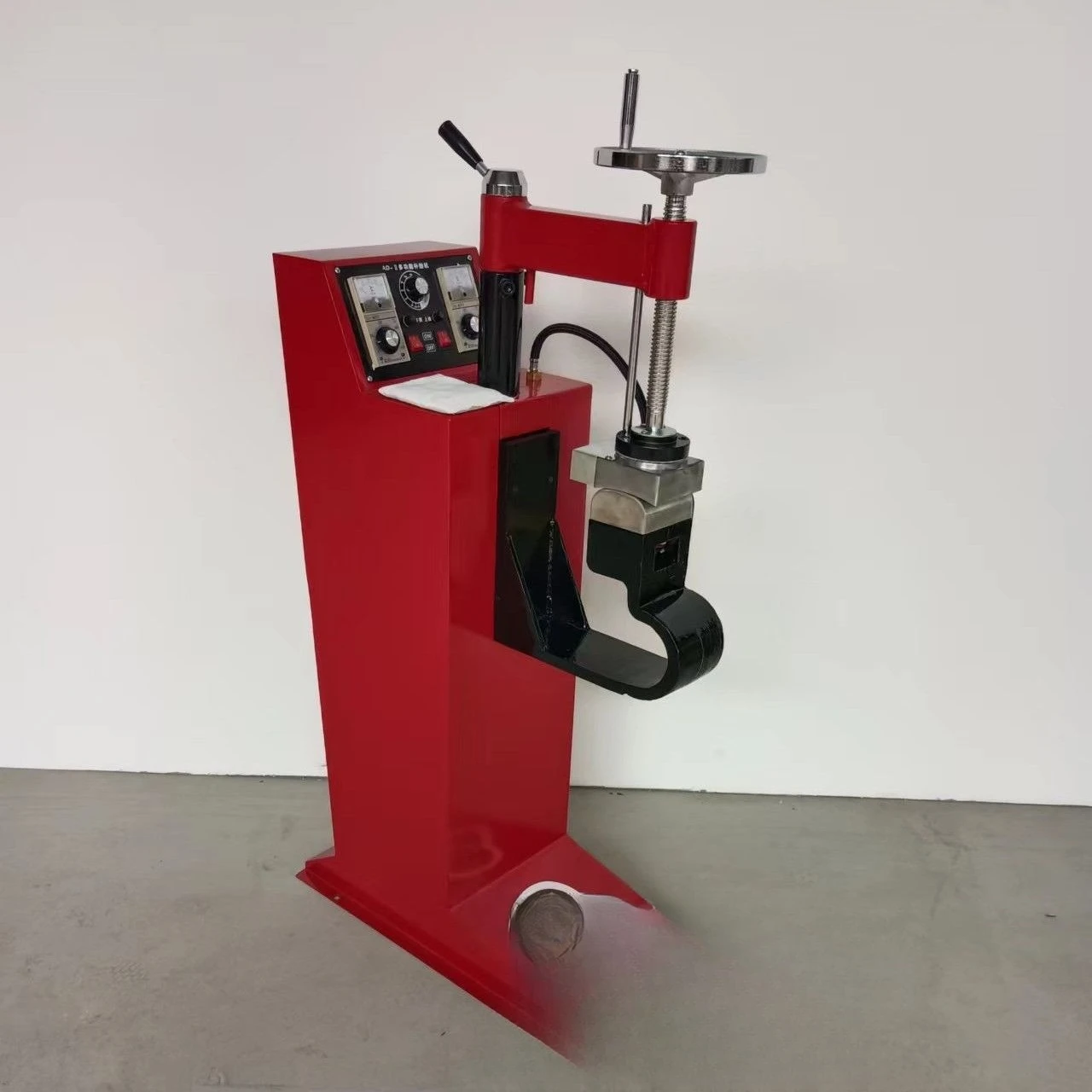 Vacuum tire repair machine, timed temperature regulation heat repair machine, multi-angle tire vulcanizer, trolley large hole
