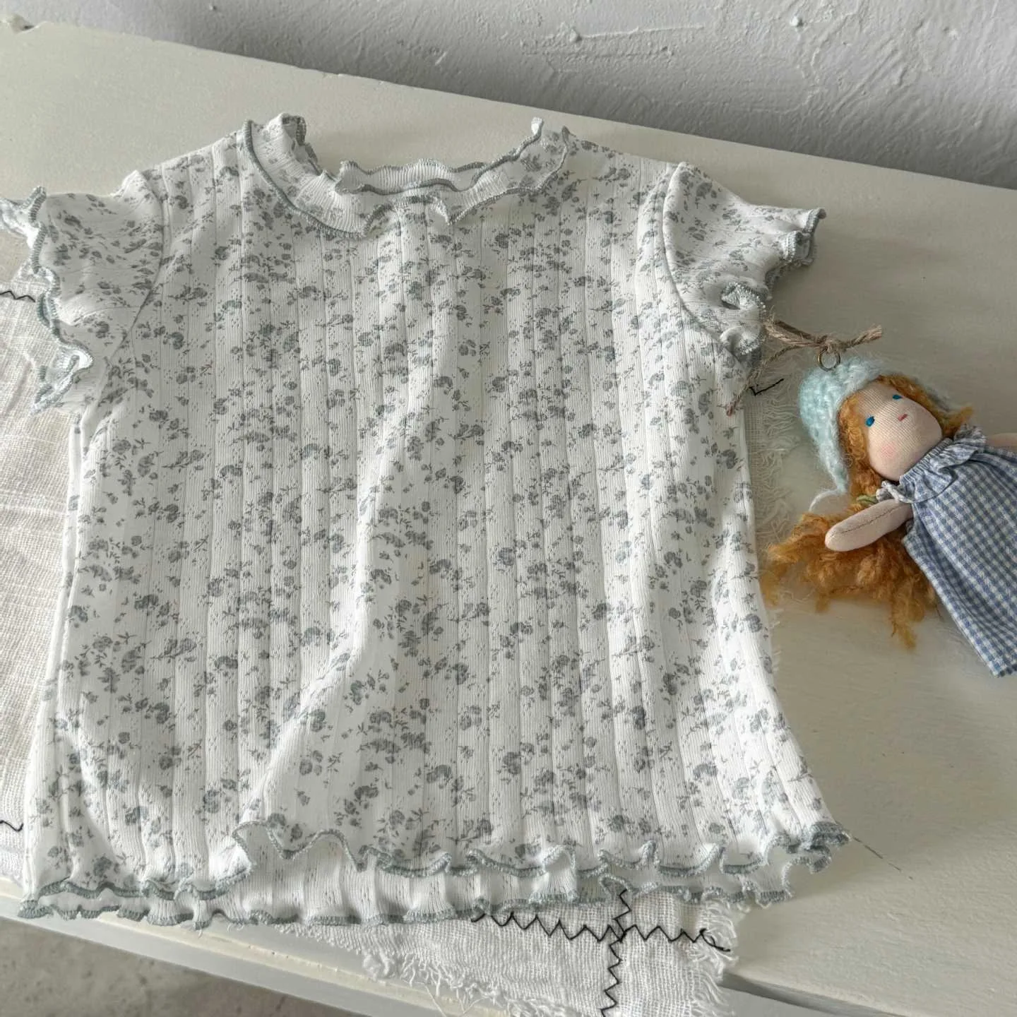 Childrens Short Sleeve 2026 Summer New Sweet and Cute Versatile Fashionable Girls Short Sleeve with Delicate Floral Edges