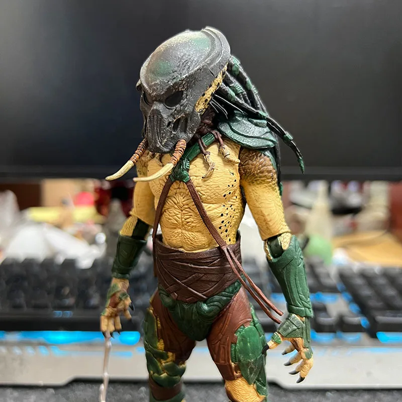 

Genuine Neca The First Edition Of Iron Blood Warrior Second Wave Elephant Surface Tracker Aredators Movable Figurine Models